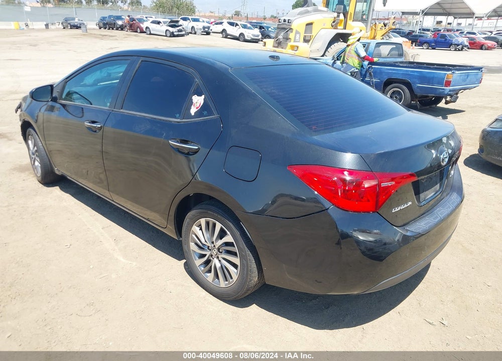 2018 TOYOTA COROLLA XLE VIN: 5YFBURHEXJP738428