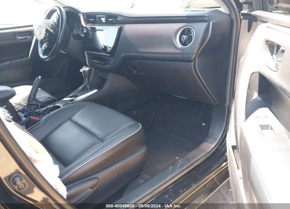 2018 TOYOTA COROLLA XLE VIN: 5YFBURHEXJP738428