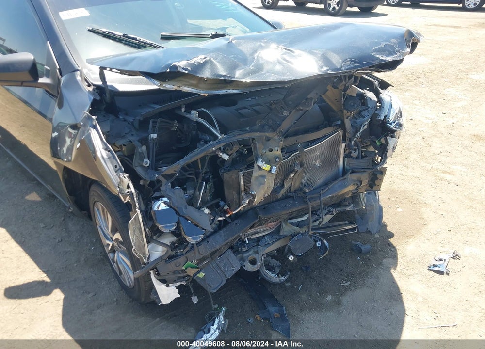2018 TOYOTA COROLLA XLE VIN: 5YFBURHEXJP738428