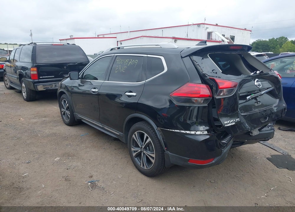 2017 NISSAN ROGUE SL VIN: 5N1AT2MT2HC856269