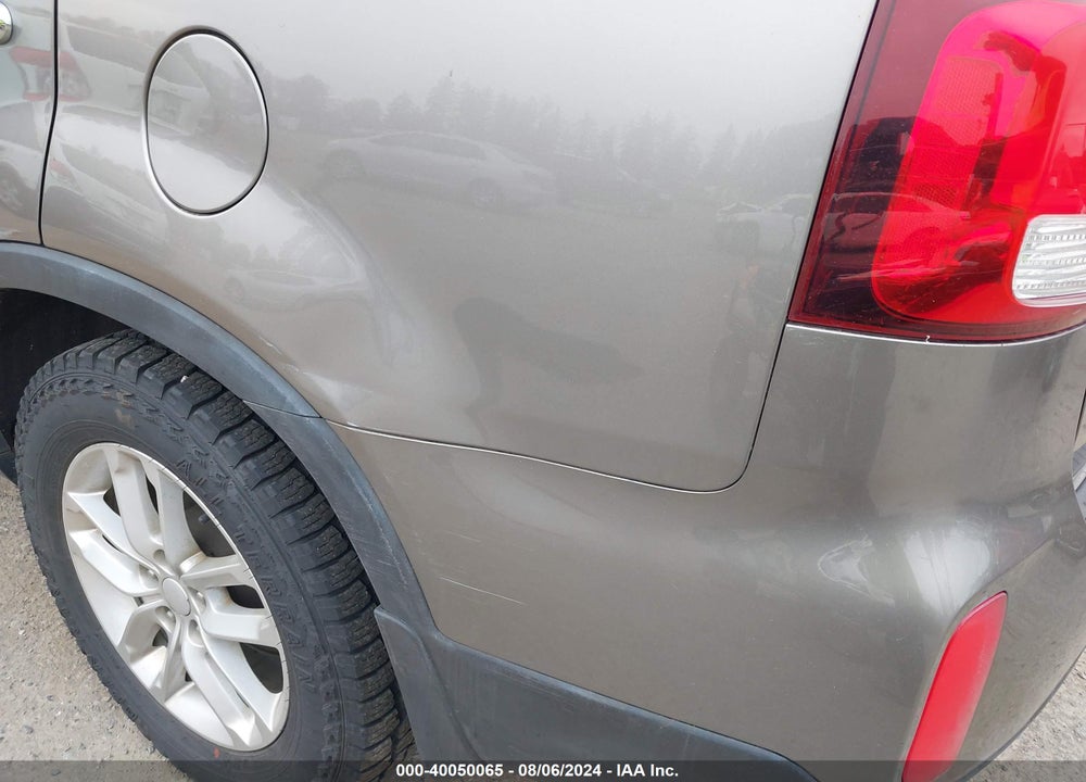2014 KIA SORENTO LX VIN: 5XYKTCA65EG542152