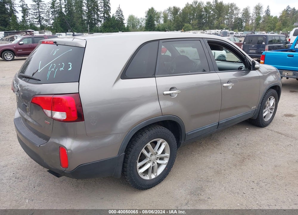 2014 KIA SORENTO LX VIN: 5XYKTCA65EG542152