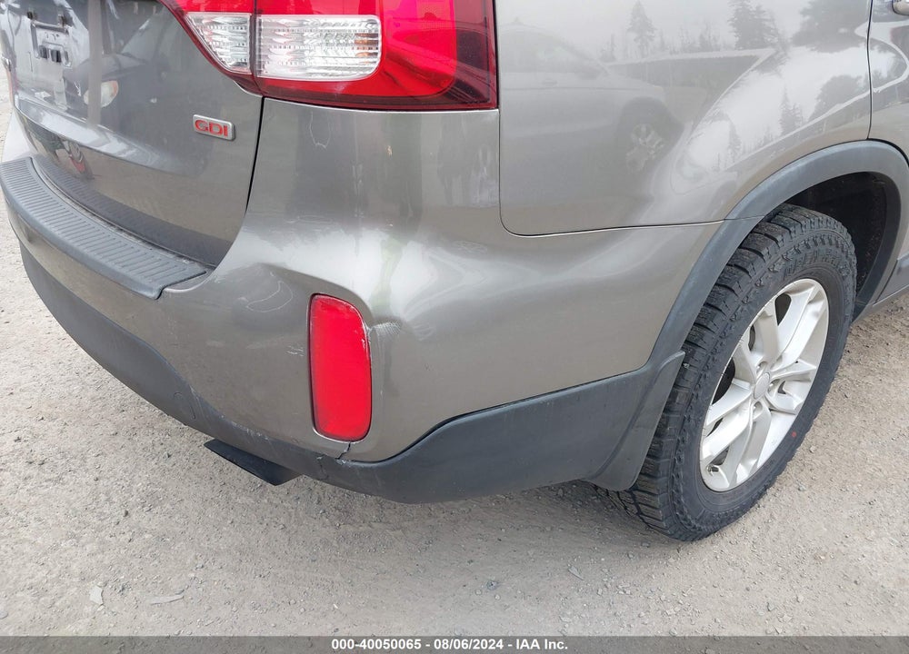 2014 KIA SORENTO LX VIN: 5XYKTCA65EG542152