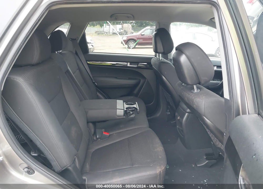 2014 KIA SORENTO LX VIN: 5XYKTCA65EG542152