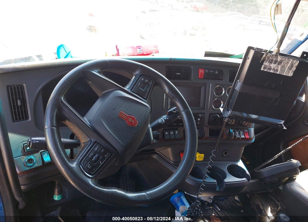 2022 KENWORTH T680 VIN: 1XKYD49X3NJ150401