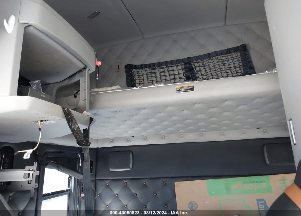 2022 KENWORTH T680 VIN: 1XKYD49X3NJ150401