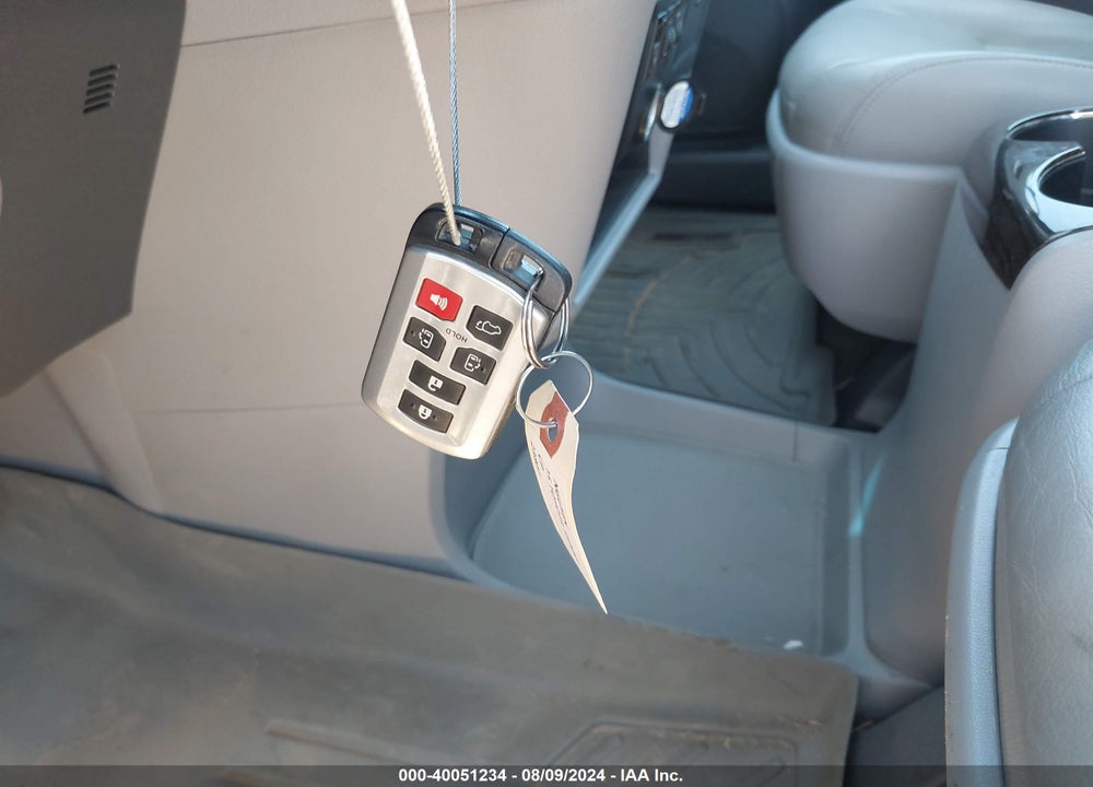 2015 TOYOTA SIENNA XLE 8 PASSENGER VIN: 5TDYK3DC0FS632375