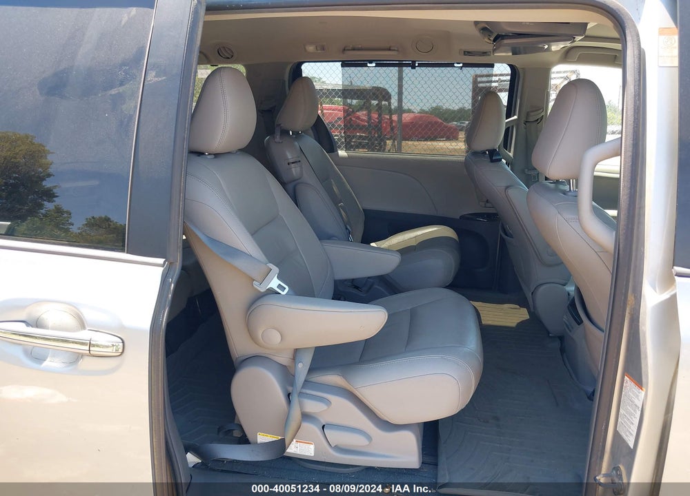 2015 TOYOTA SIENNA XLE 8 PASSENGER VIN: 5TDYK3DC0FS632375