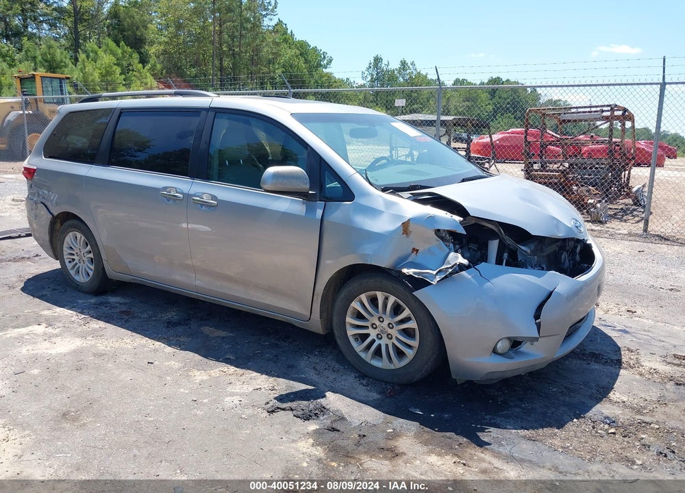2015 TOYOTA SIENNA XLE 8 PASSENGER VIN: 5TDYK3DC0FS632375