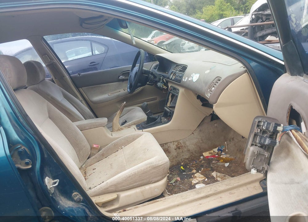 1994 HONDA ACCORD LX/EX VIN: 1HGCD5532RA153084