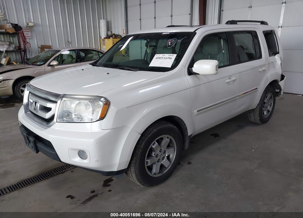 2011 HONDA PILOT TOURING VIN: 5FNYF4H96BB063877