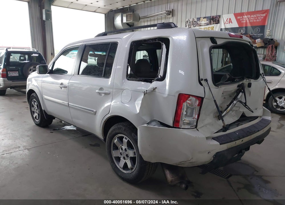 2011 HONDA PILOT TOURING VIN: 5FNYF4H96BB063877