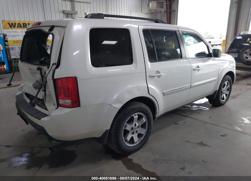 2011 HONDA PILOT TOURING VIN: 5FNYF4H96BB063877