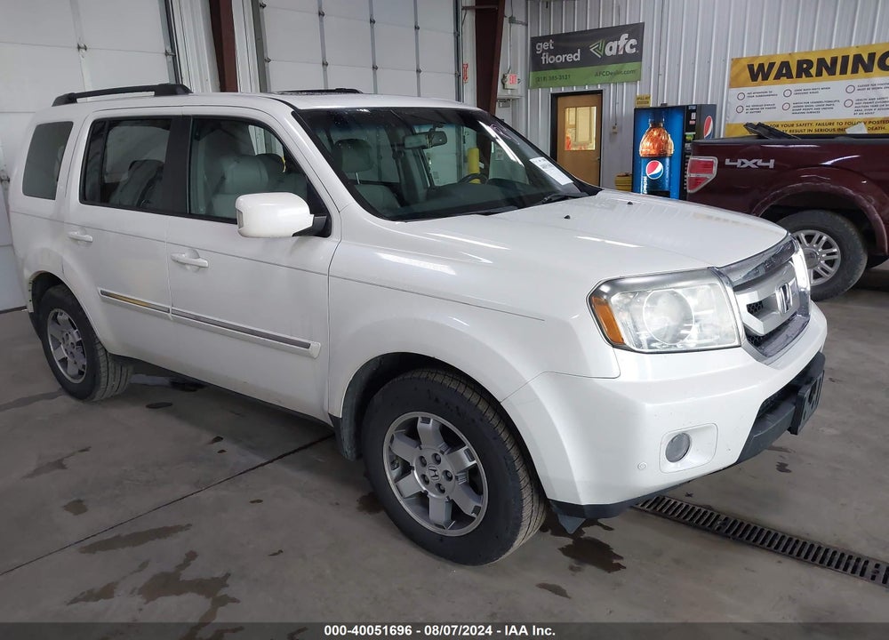 2011 HONDA PILOT TOURING VIN: 5FNYF4H96BB063877