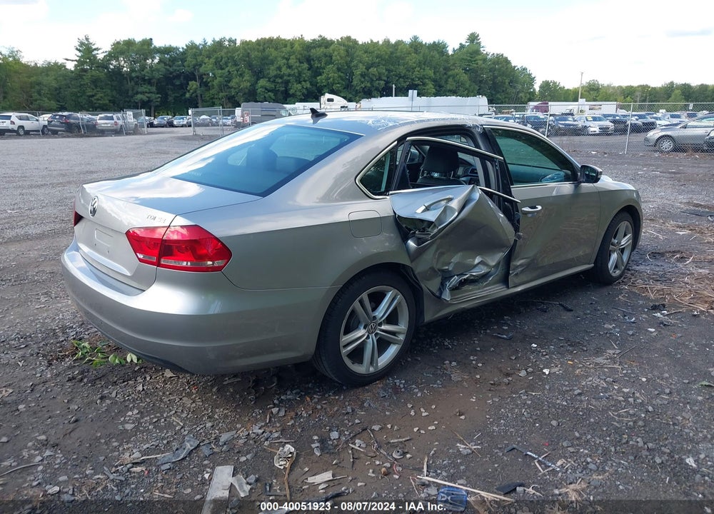 2014 VOLKSWAGEN PASSAT 2.0L TDI SE VIN: 1VWBN7A34EC006723