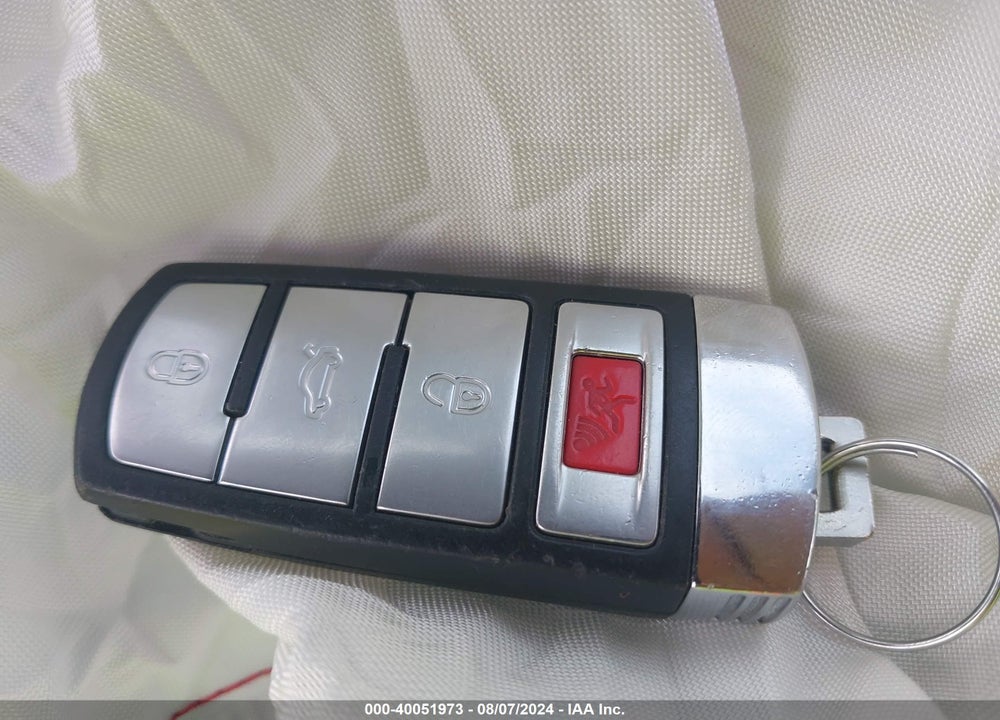 2008 VOLKSWAGEN PASSAT VIN: WVWEK73C88E175108