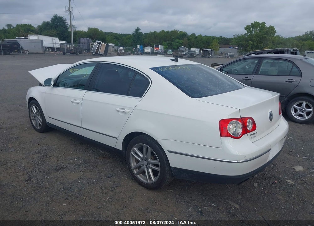2008 VOLKSWAGEN PASSAT VIN: WVWEK73C88E175108