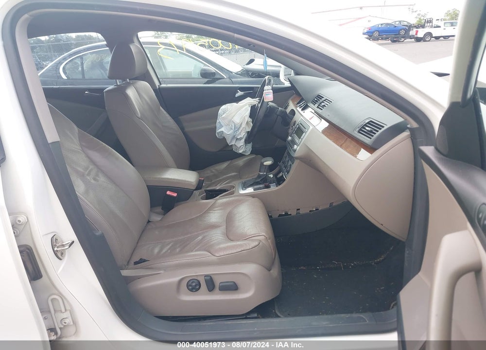 2008 VOLKSWAGEN PASSAT VIN: WVWEK73C88E175108