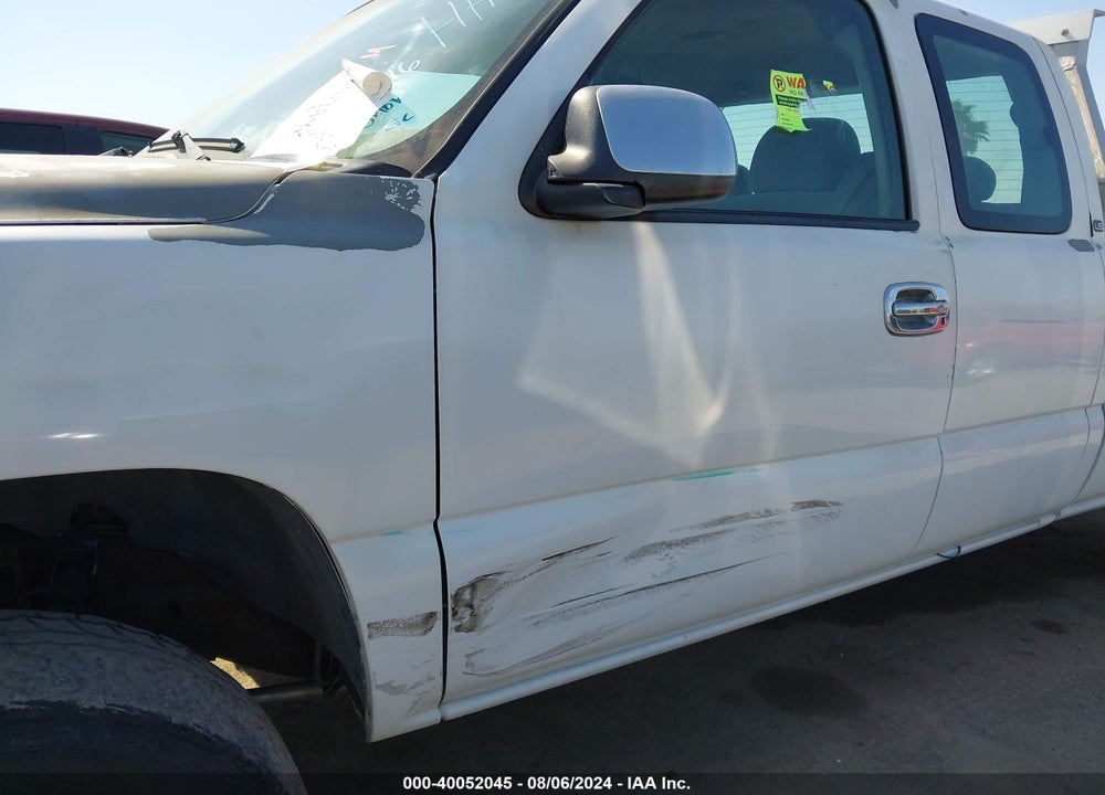 2000 CHEVROLET SILVERADO 1500 LS VIN: 2GCEC19V8Y1325464