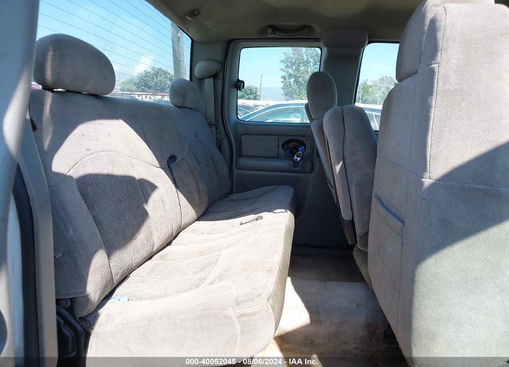 2000 CHEVROLET SILVERADO 1500 LS VIN: 2GCEC19V8Y1325464