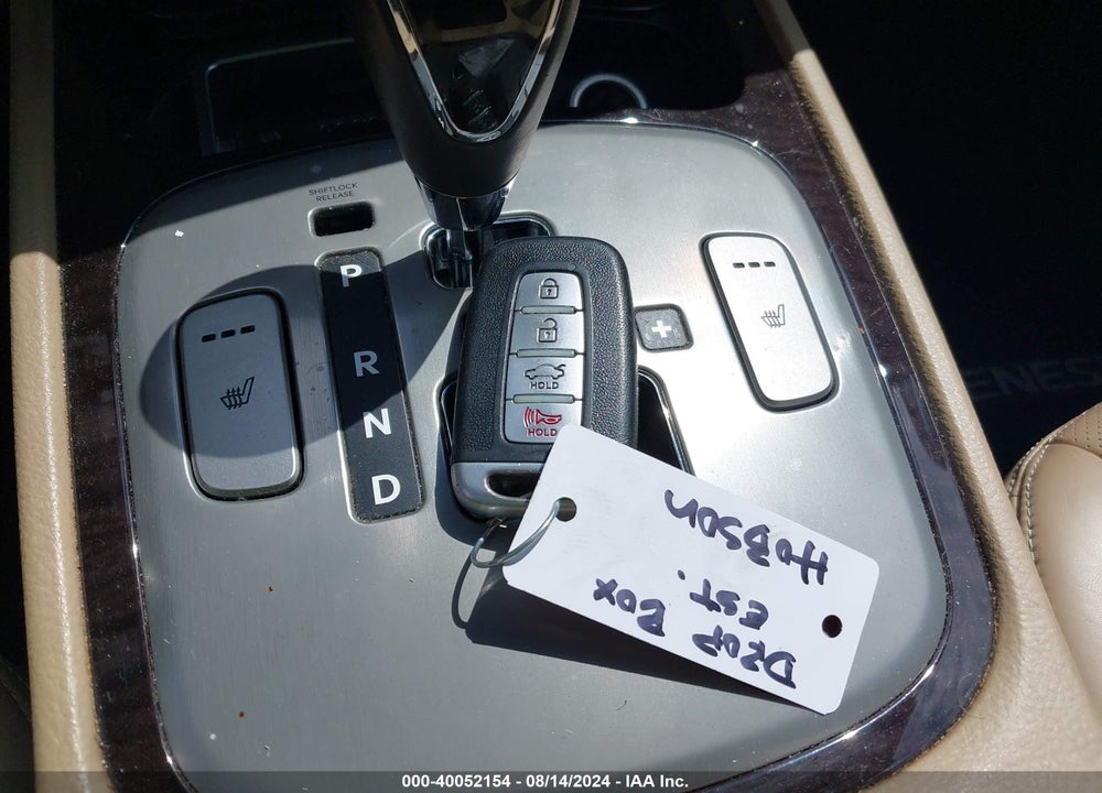 2011 HYUNDAI GENESIS VIN: KMHGC4DE0BU117670