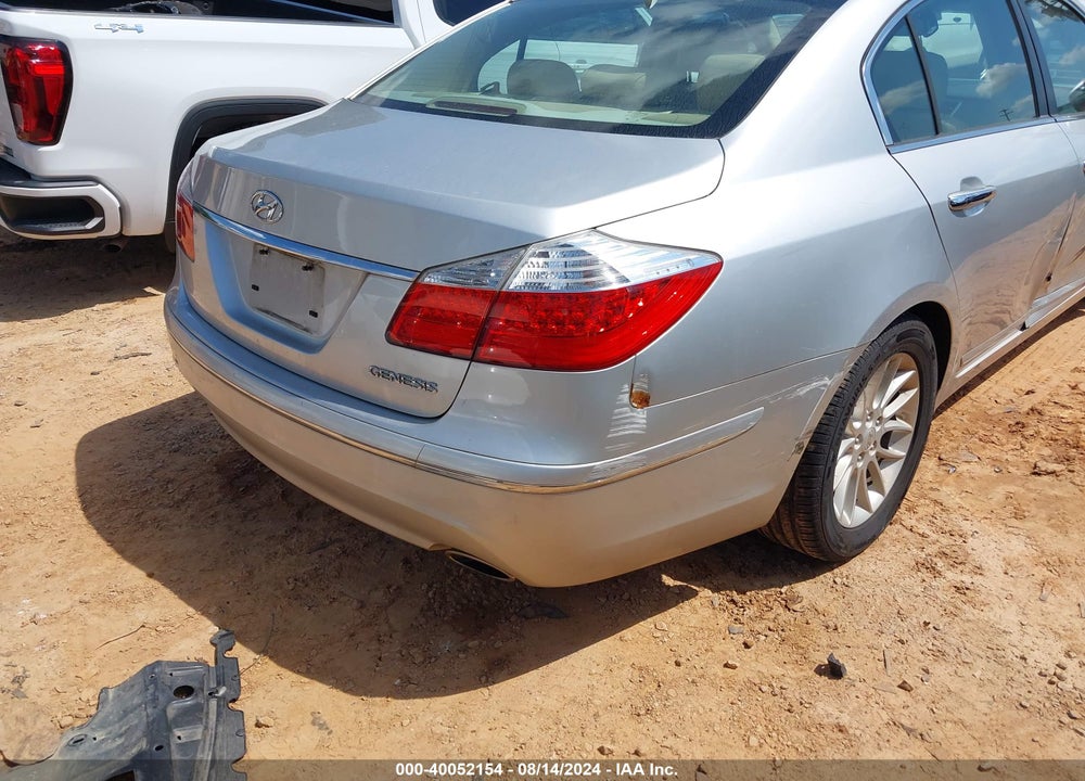 2011 HYUNDAI GENESIS VIN: KMHGC4DE0BU117670