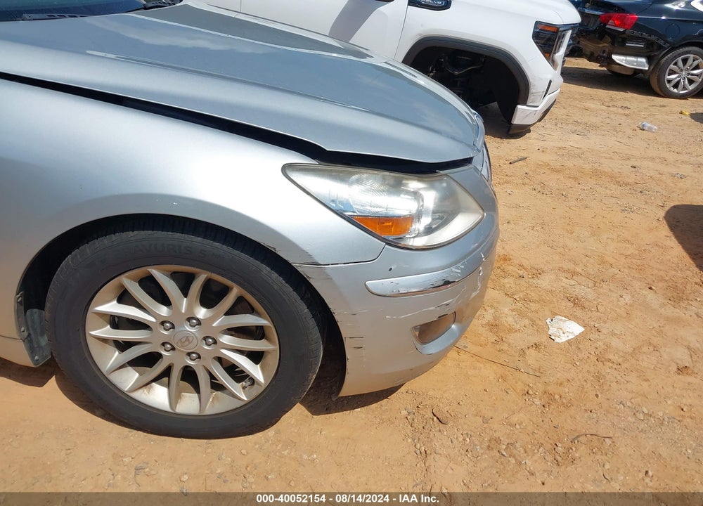 2011 HYUNDAI GENESIS VIN: KMHGC4DE0BU117670