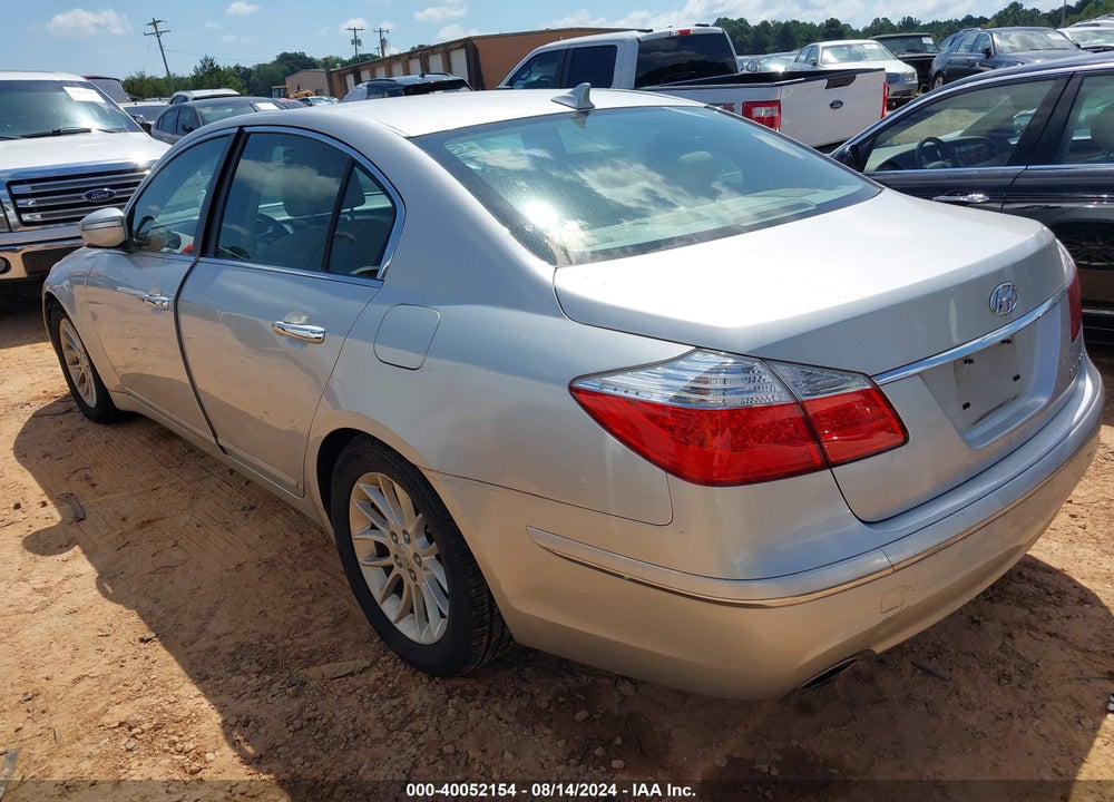 2011 HYUNDAI GENESIS VIN: KMHGC4DE0BU117670