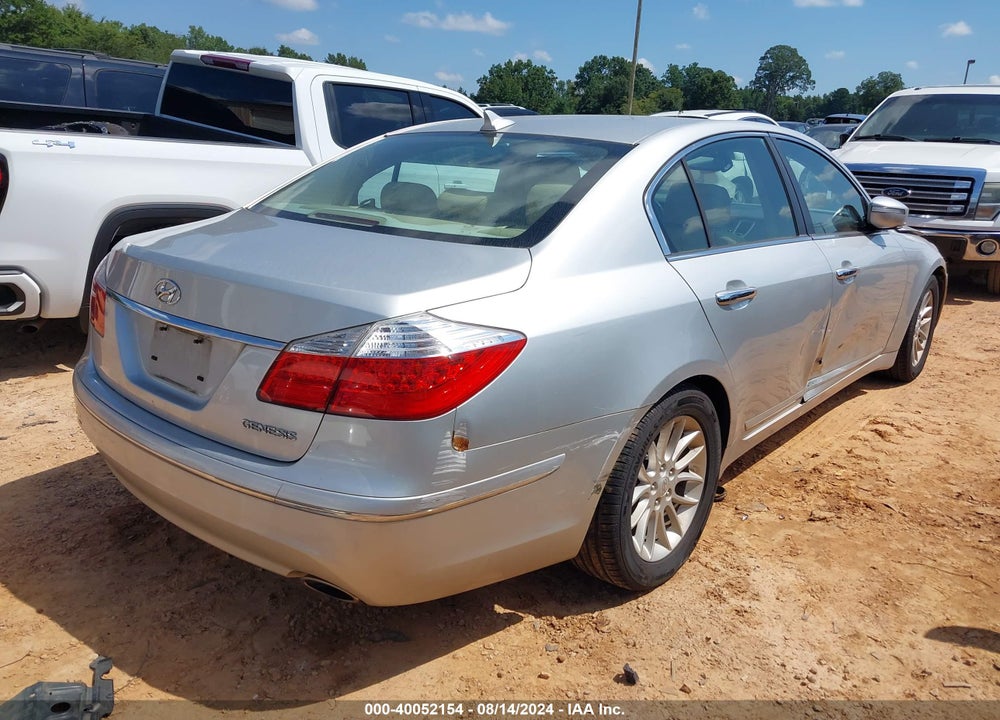 2011 HYUNDAI GENESIS VIN: KMHGC4DE0BU117670