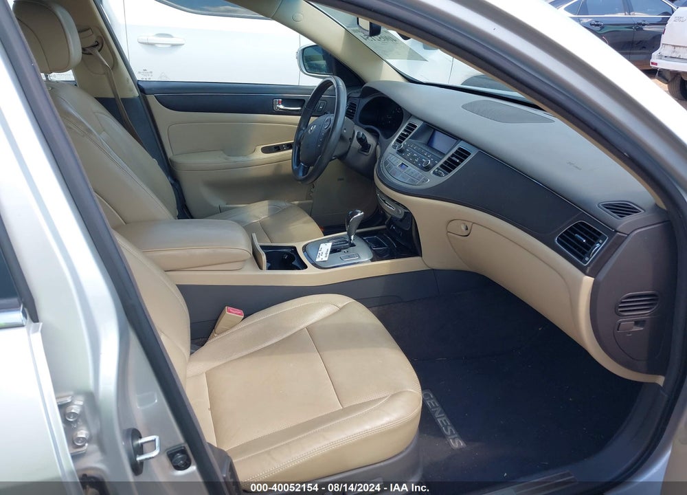 2011 HYUNDAI GENESIS VIN: KMHGC4DE0BU117670