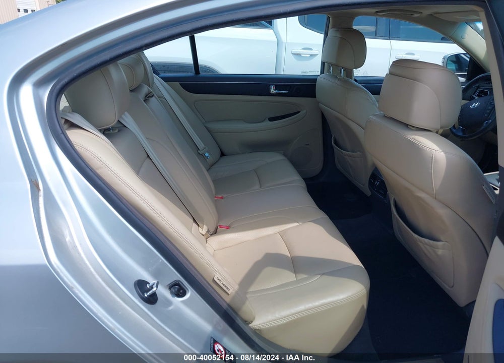 2011 HYUNDAI GENESIS VIN: KMHGC4DE0BU117670