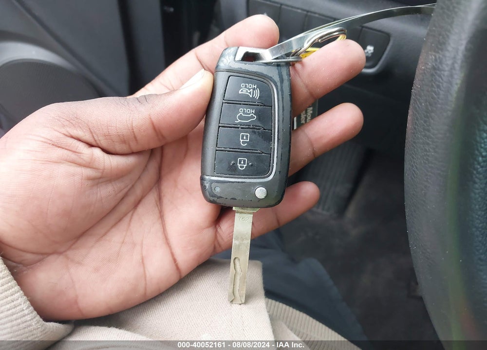 2021 HYUNDAI KONA SE VIN: KM8K1CAAXMU660734