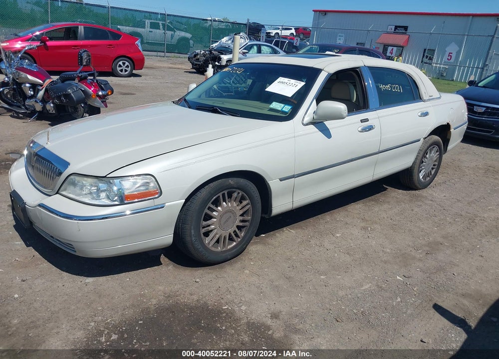 2006 LINCOLN TOWN CAR DESIGNER SERIES VIN: 1LNHM83V26Y619265