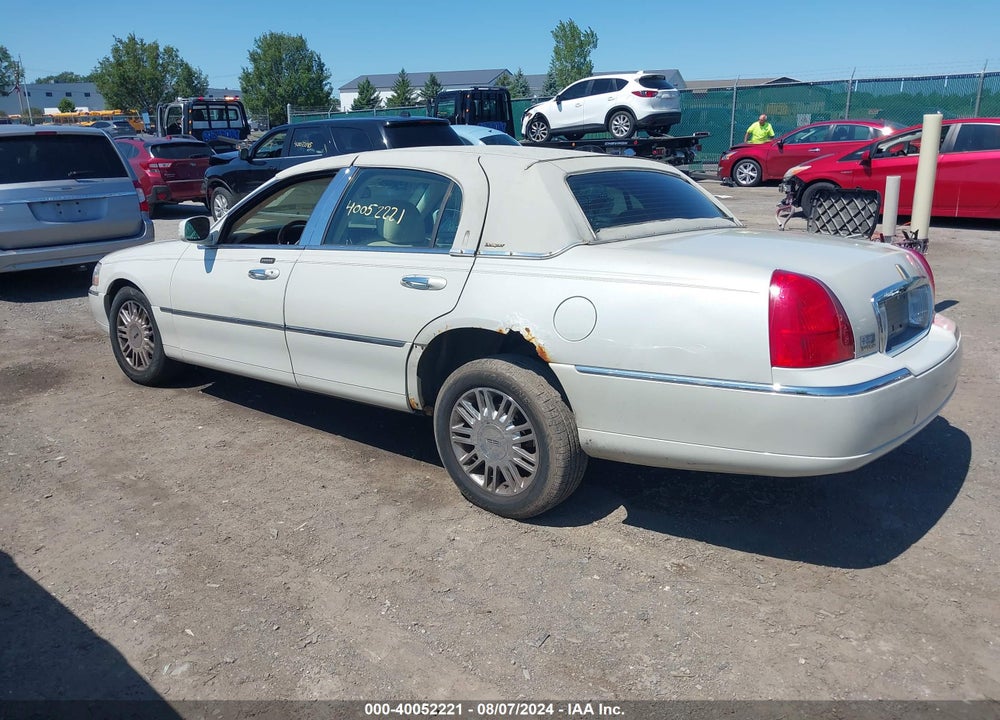 2006 LINCOLN TOWN CAR DESIGNER SERIES VIN: 1LNHM83V26Y619265