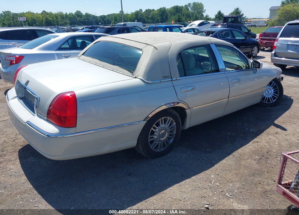 2006 LINCOLN TOWN CAR DESIGNER SERIES VIN: 1LNHM83V26Y619265