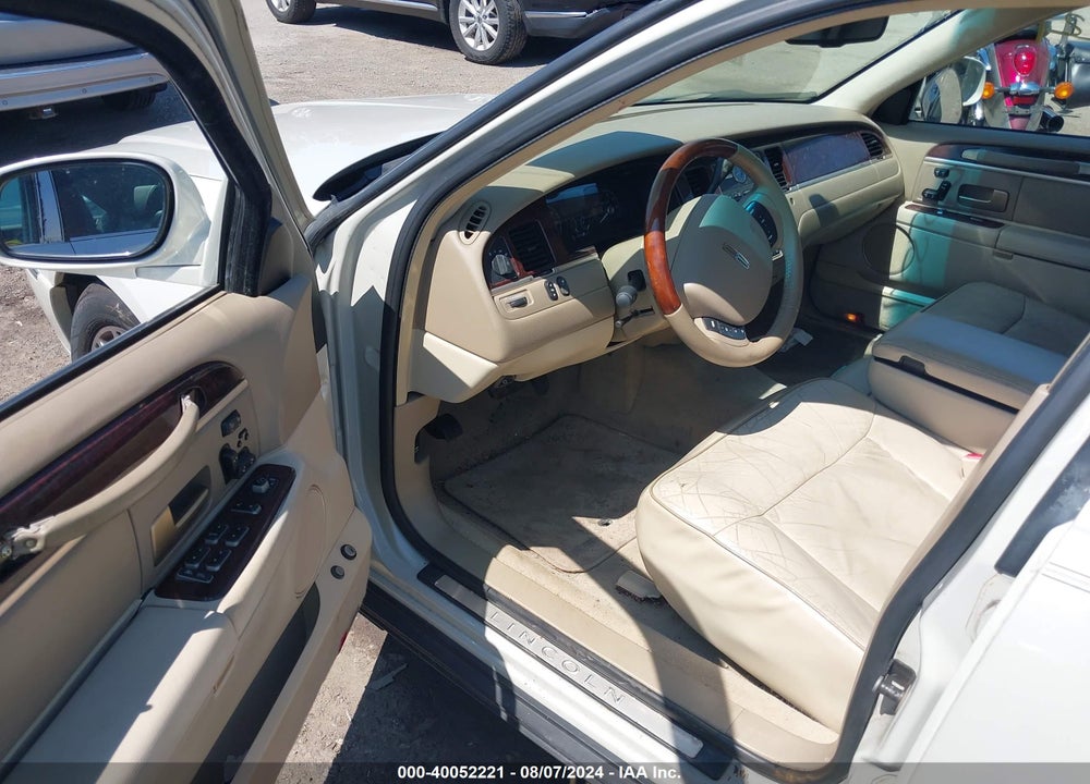 2006 LINCOLN TOWN CAR DESIGNER SERIES VIN: 1LNHM83V26Y619265