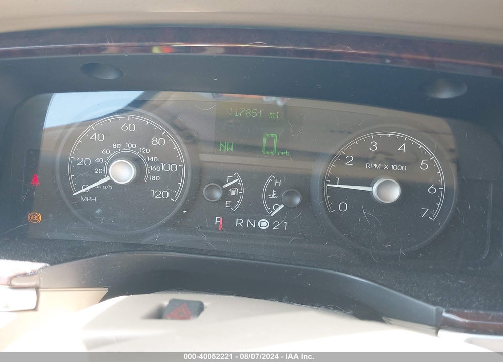 2006 LINCOLN TOWN CAR DESIGNER SERIES VIN: 1LNHM83V26Y619265