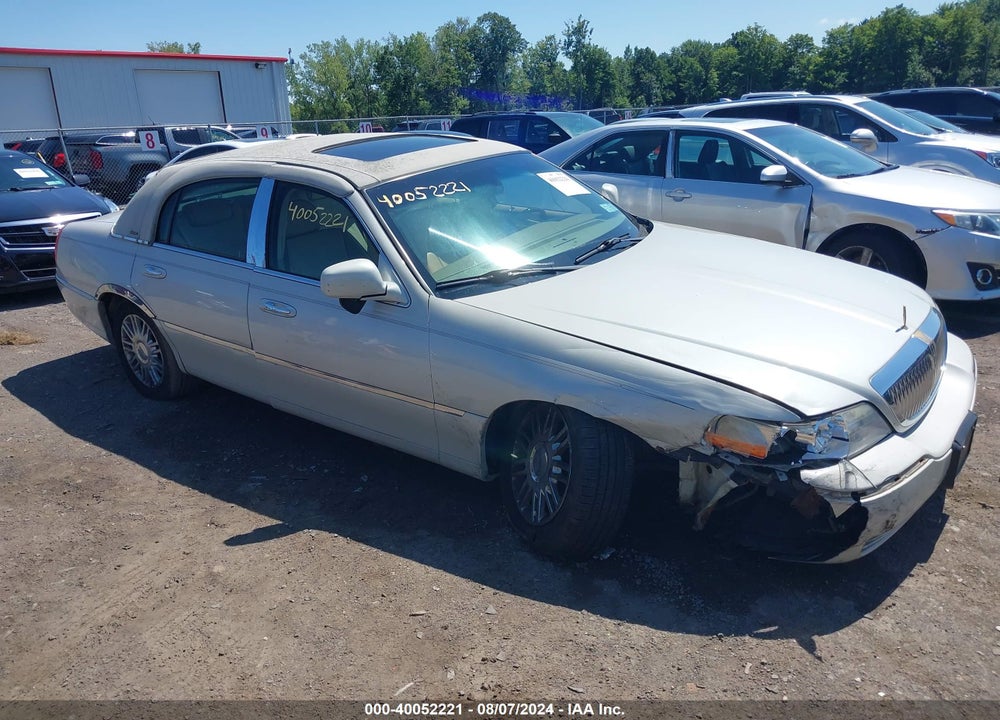 2006 LINCOLN TOWN CAR DESIGNER SERIES VIN: 1LNHM83V26Y619265