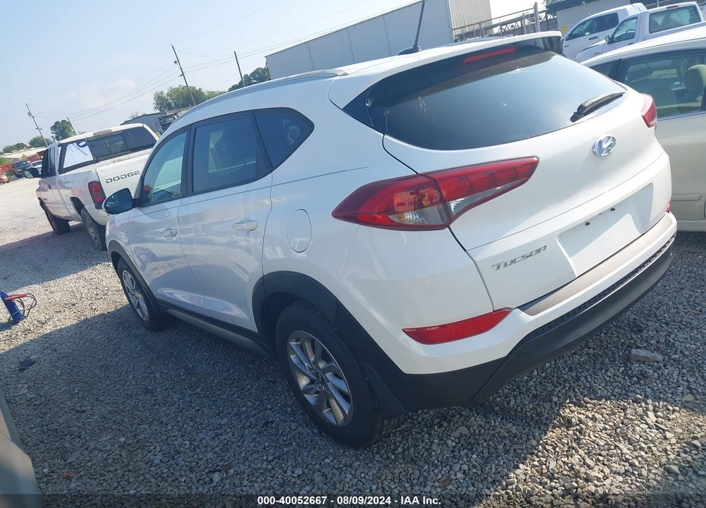 2017 HYUNDAI TUCSON SE VIN: KM8J33A48HU339023