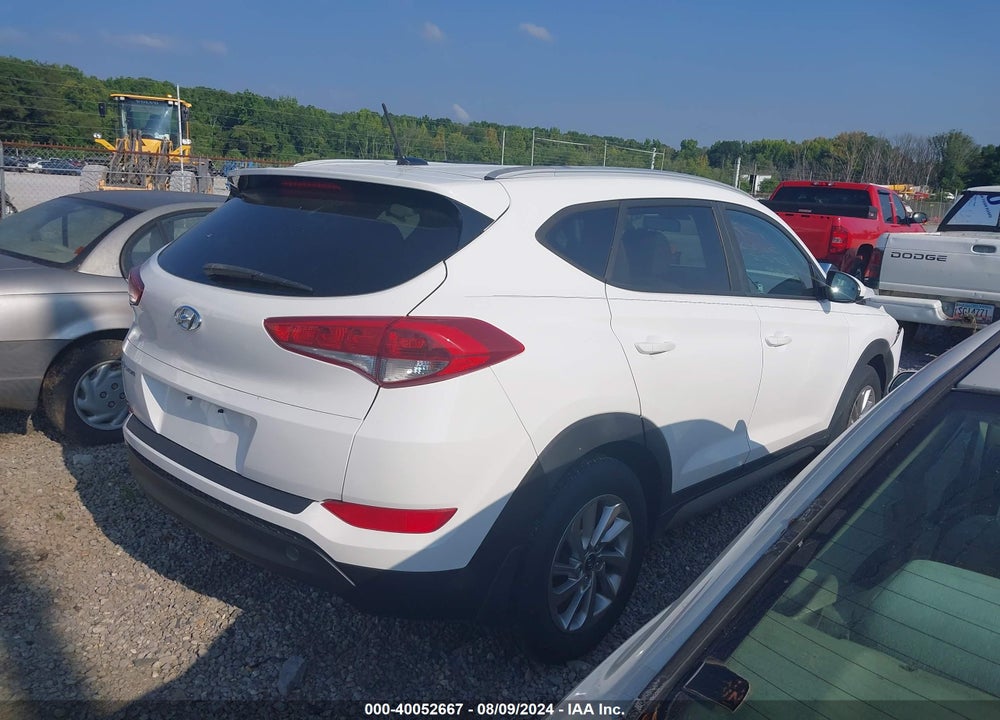 2017 HYUNDAI TUCSON SE VIN: KM8J33A48HU339023