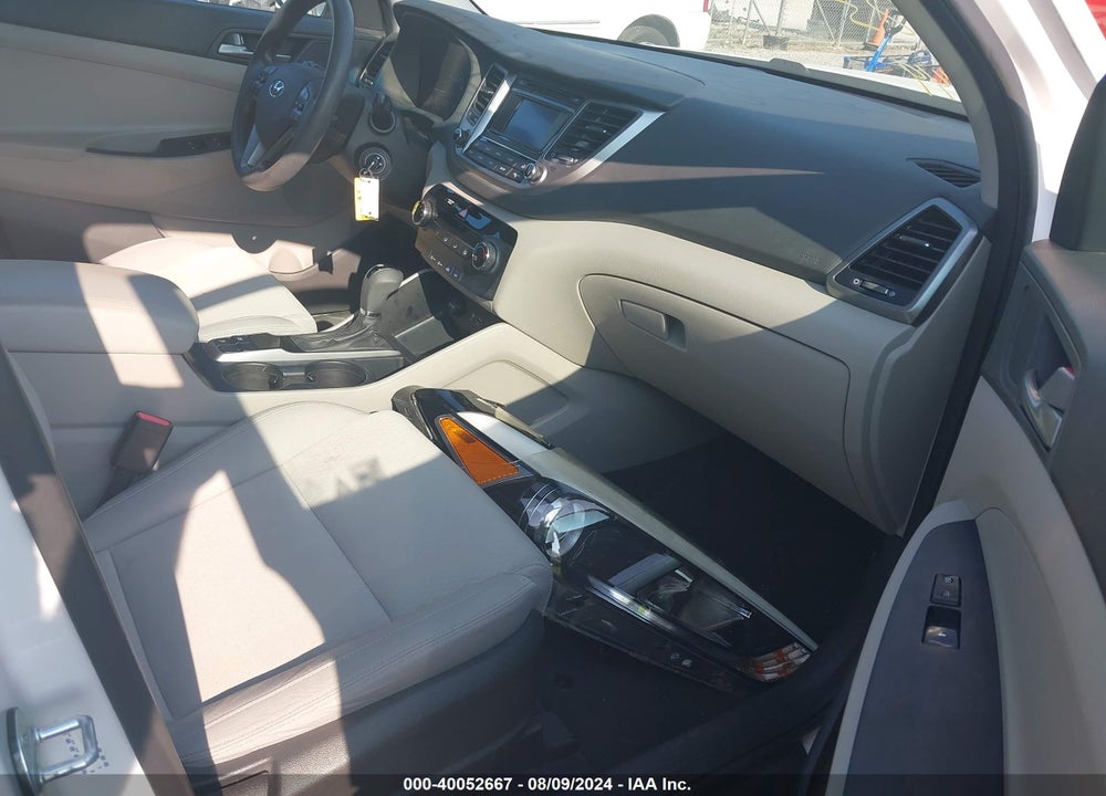 2017 HYUNDAI TUCSON SE VIN: KM8J33A48HU339023