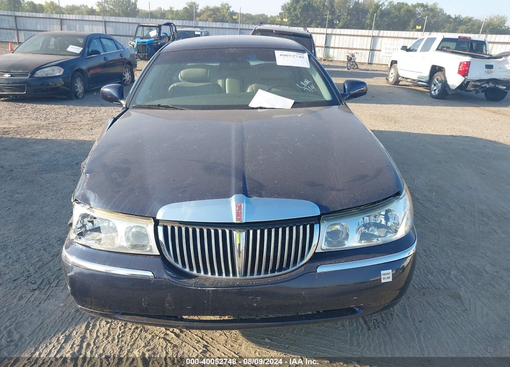 2002 LINCOLN TOWN CAR EXECUTIVE VIN: 1LNHM81W42Y671471