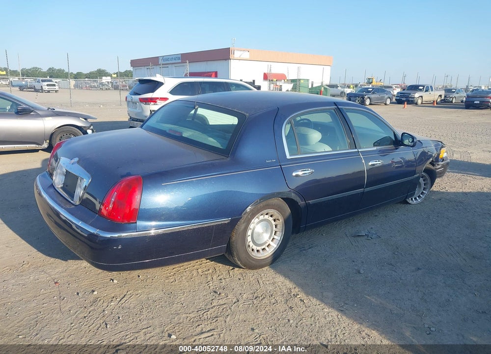 2002 LINCOLN TOWN CAR EXECUTIVE VIN: 1LNHM81W42Y671471