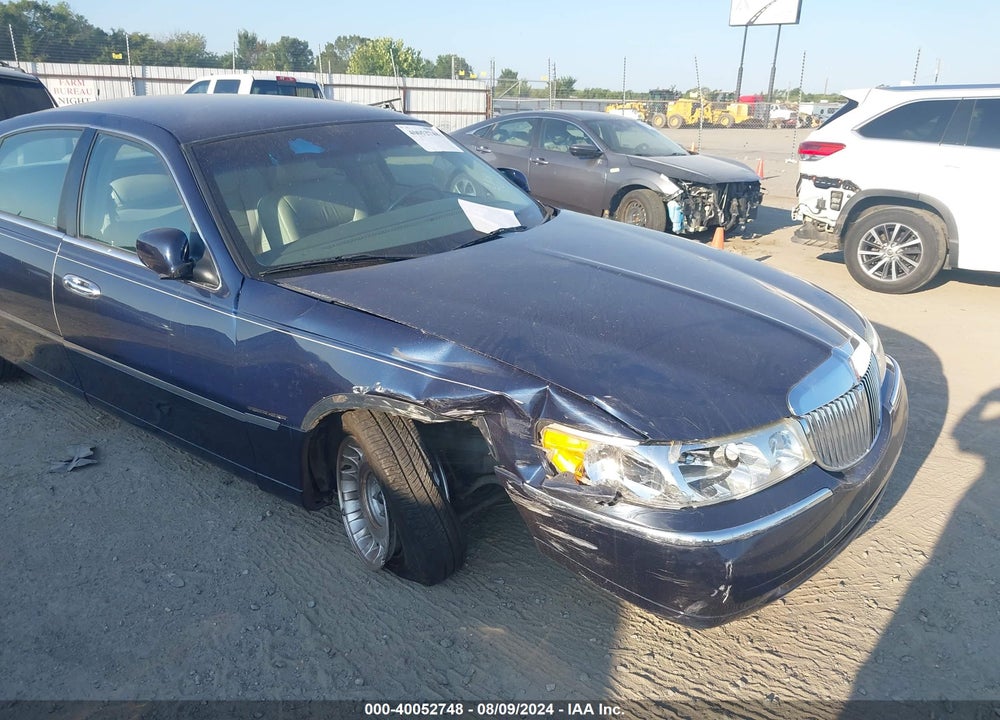 2002 LINCOLN TOWN CAR EXECUTIVE VIN: 1LNHM81W42Y671471