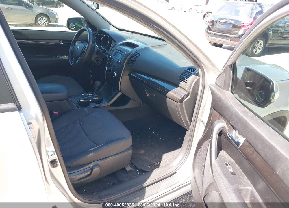 2013 KIA SORENTO LX VIN: 5XYKT3A1XDG311816