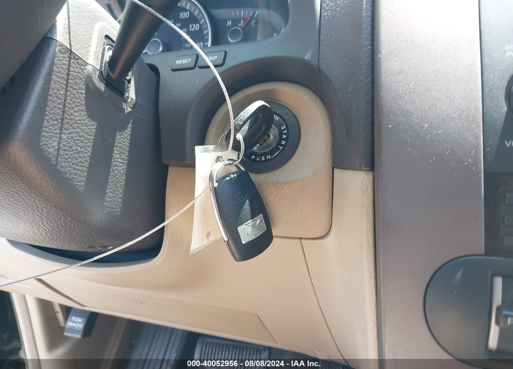 2009 KIA BORREGO EX V8 VIN: KNDJJ742695023854