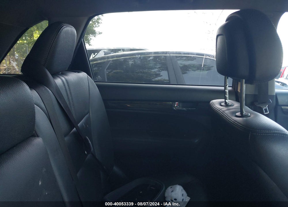 2011 KIA SORENTO EX VIN: 5XYKUDA17BG150583