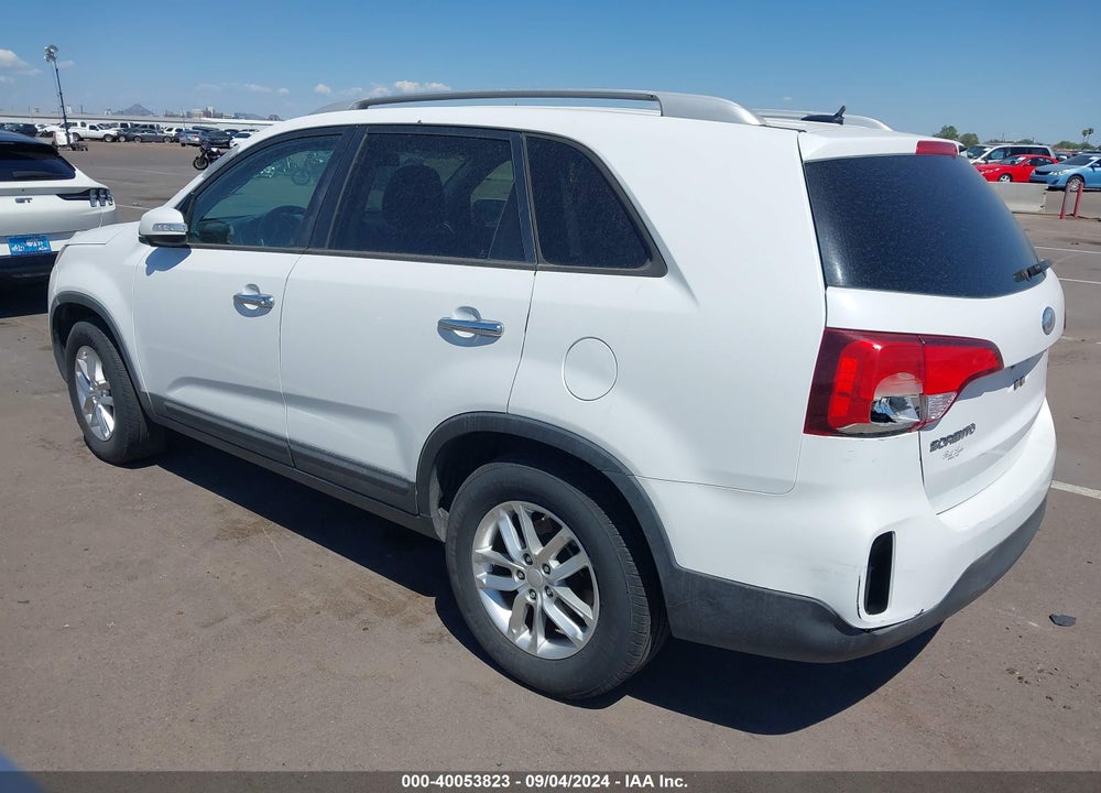 2015 KIA SORENTO LX V6 VIN: 5XYKT4A77FG620575