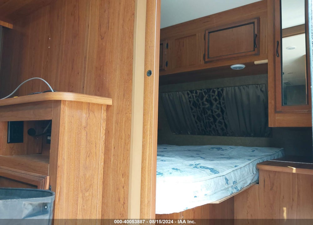 2016 STARCRAFT TRAVEL TRAILER VIN: 1SABS0BRXG28M5090