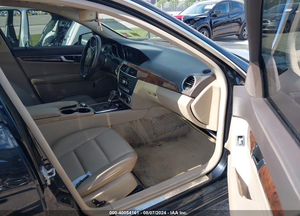 2014 MERCEDES-BENZ C 300 VIN: WDDGF8AB0EA941368